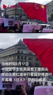 逃离残破的船只